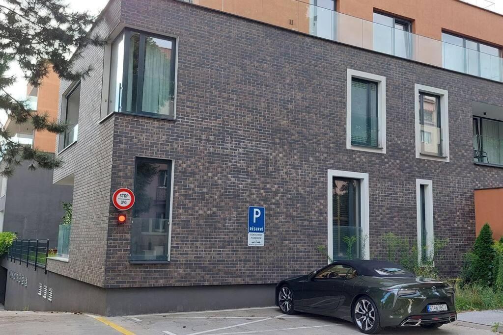 Rezidencia Kmetova So Sukromnym Parkovanim Zdarma, 5 Min Peso Do Centra Apartmán Košice